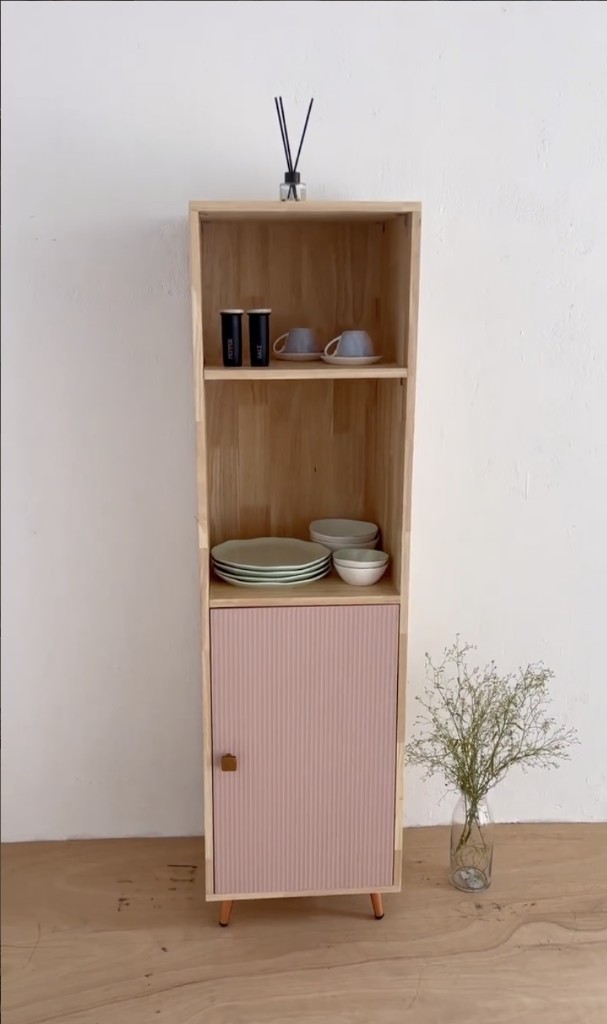 Tall shelving unit